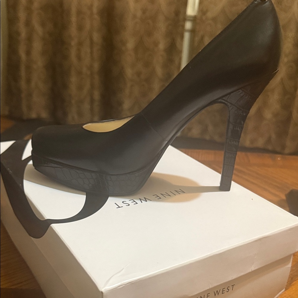 Nine West Black Textured Heels